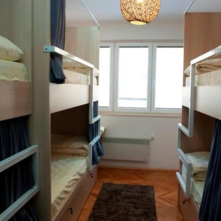 Daire Rekord Hostel